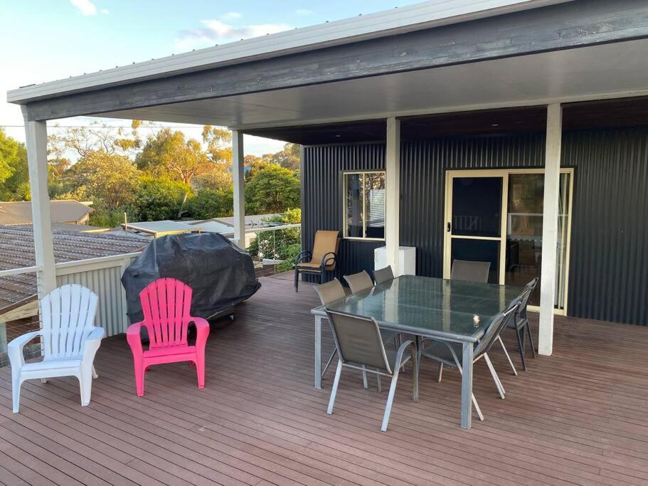 Coastal Retreat, 400 Metres to beach