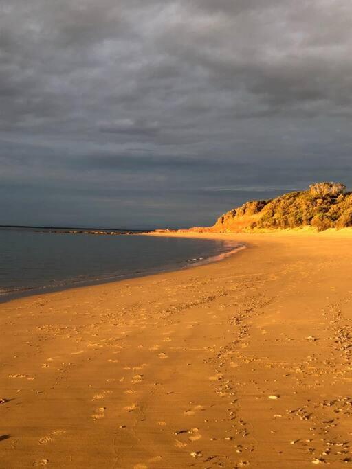 Coastal Retreat, 400 Metres to beach