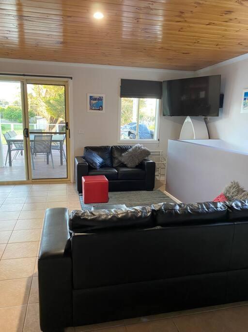 Coastal Retreat, 400 Metres to beach