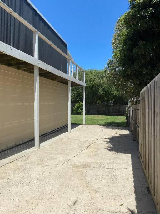 Coastal Retreat, 400 Metres to beach