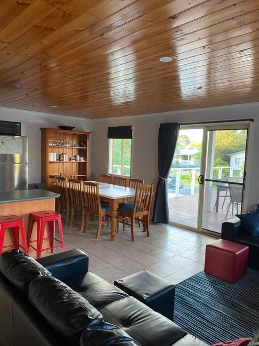 Coastal Retreat, 400 Metres to beach