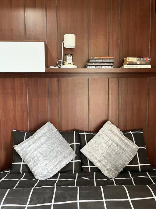 Stylish Iloilo condo w/ Netflix and pool access view 2