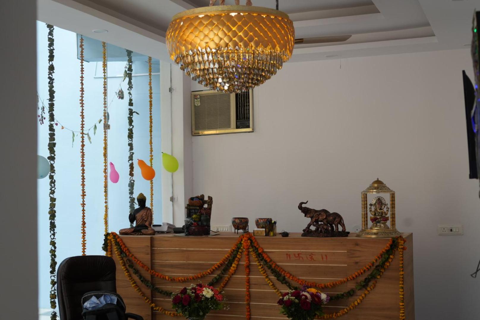 Lobby & Reception