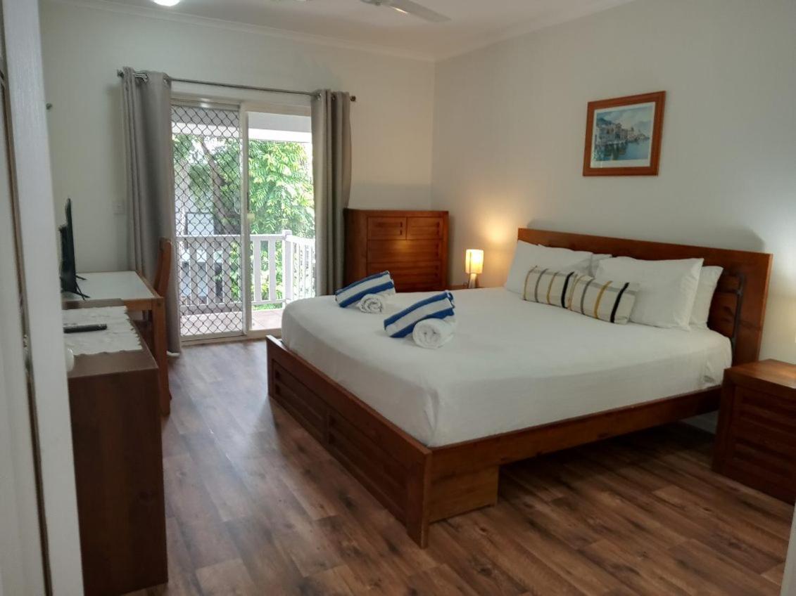 Entire 2 bedroom townhouse - Four Mile Beach Escapes - your home away from home