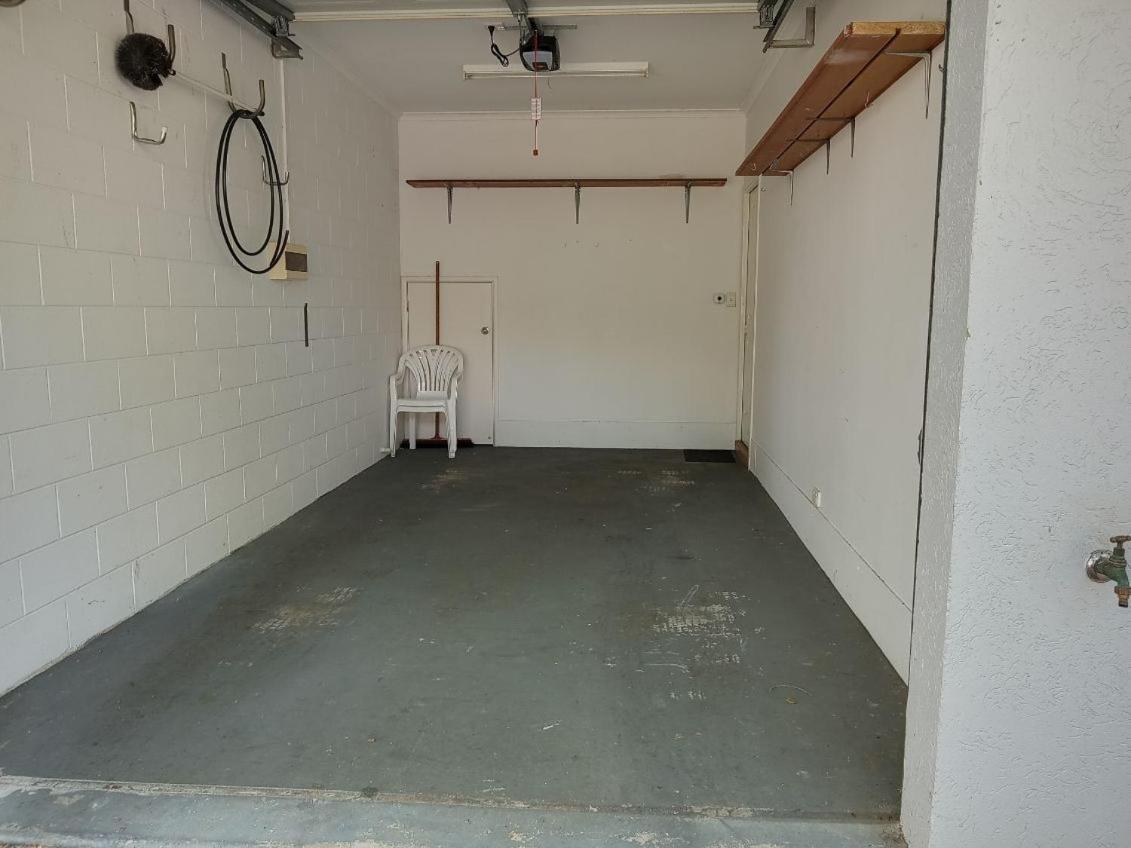 Entire 2 bedroom townhouse - Four Mile Beach Escapes - your home away from home