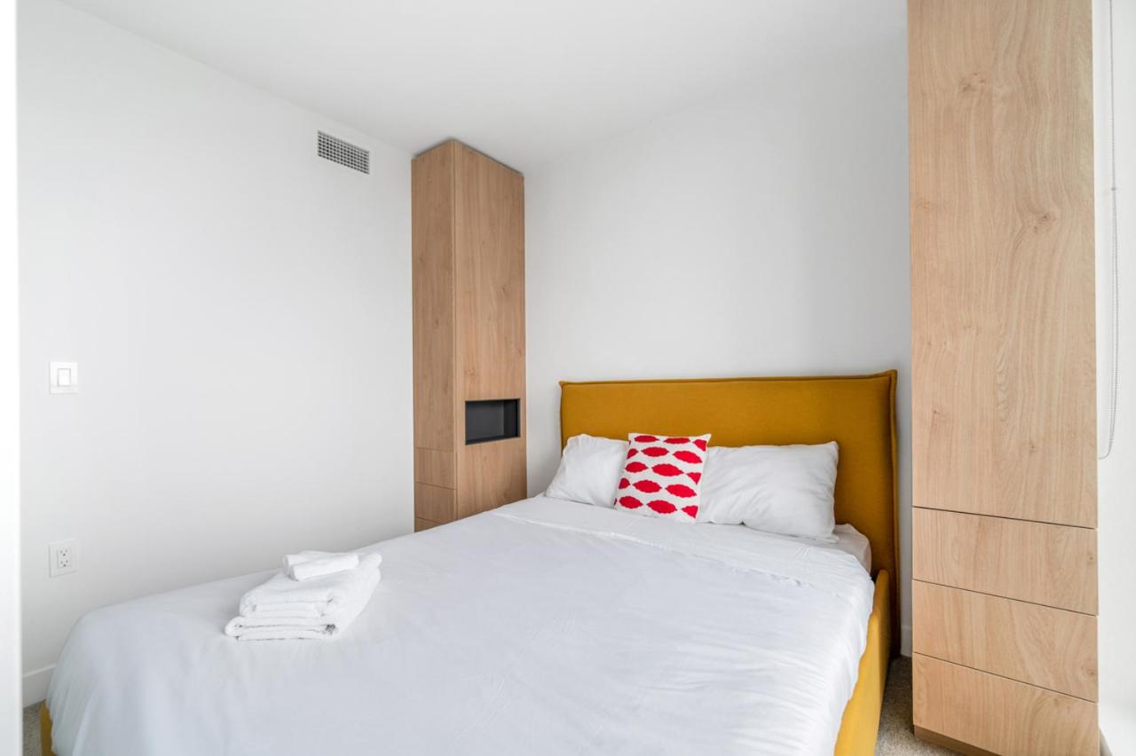 Urban Oasis near Joyce Station: 1BR Condo