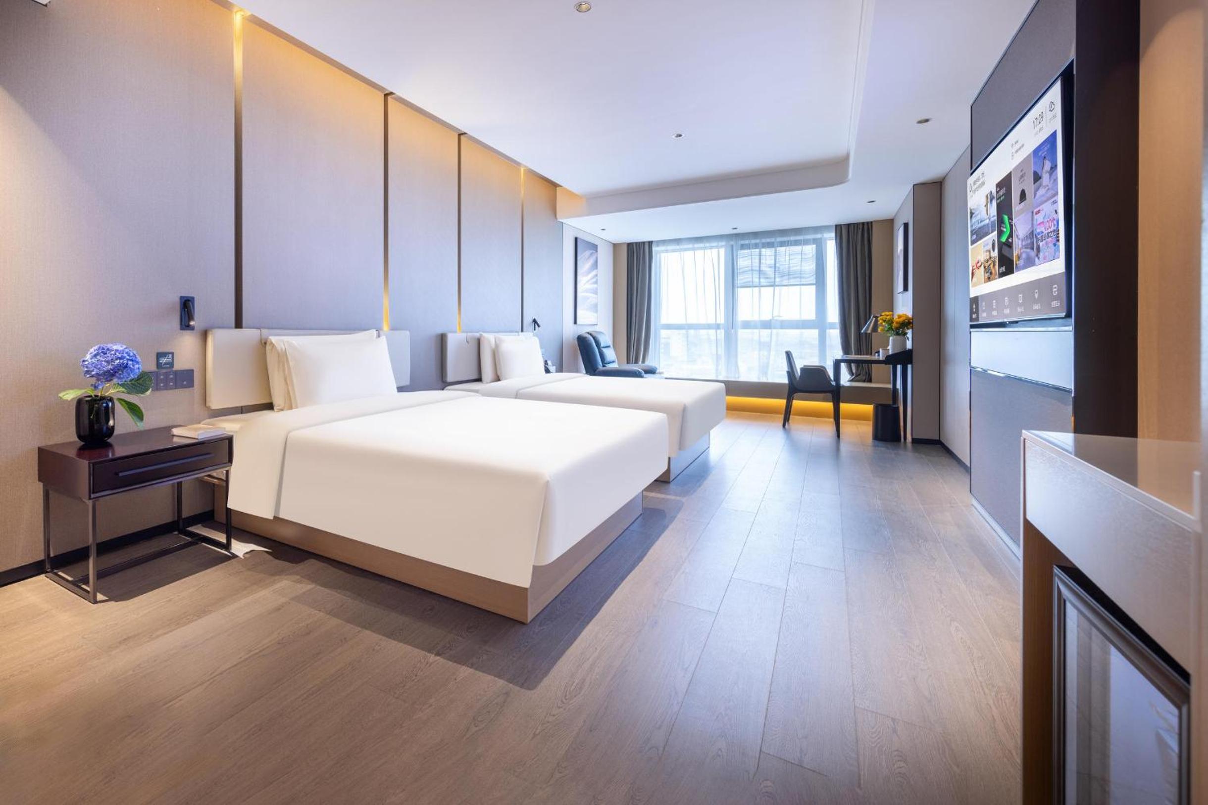 Atour Hotel Zhongshan Nantou Haiya Colorful City