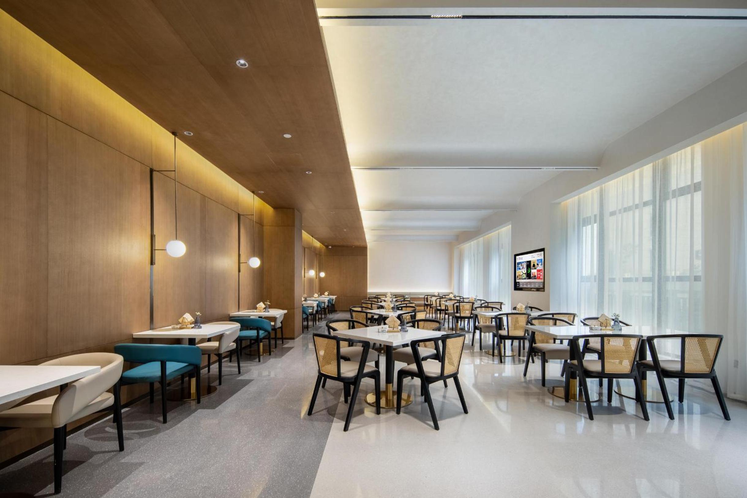 Atour Hotel Shanghai Chongming Dongtan Business Plaza