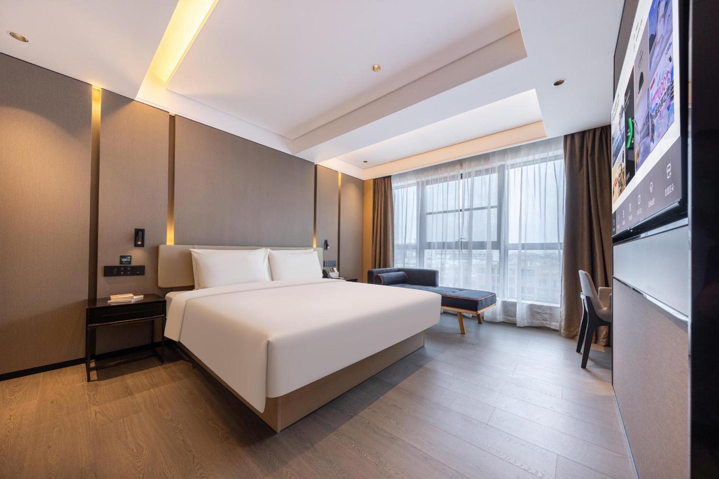 Atour Hotel Zhongshan Nantou Haiya Colorful City