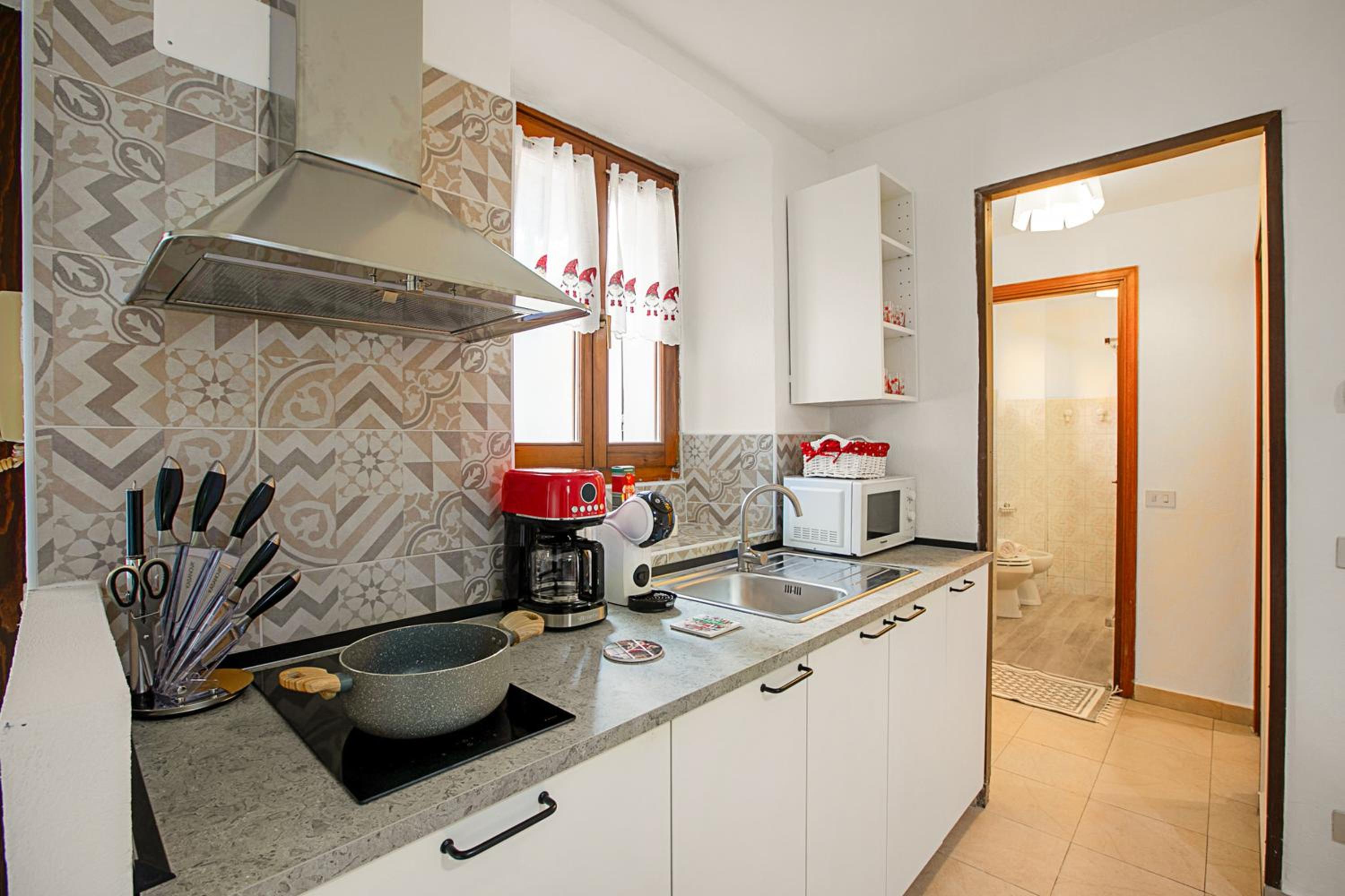 Lami Apartment Intra Center - Happy Rentals view 5