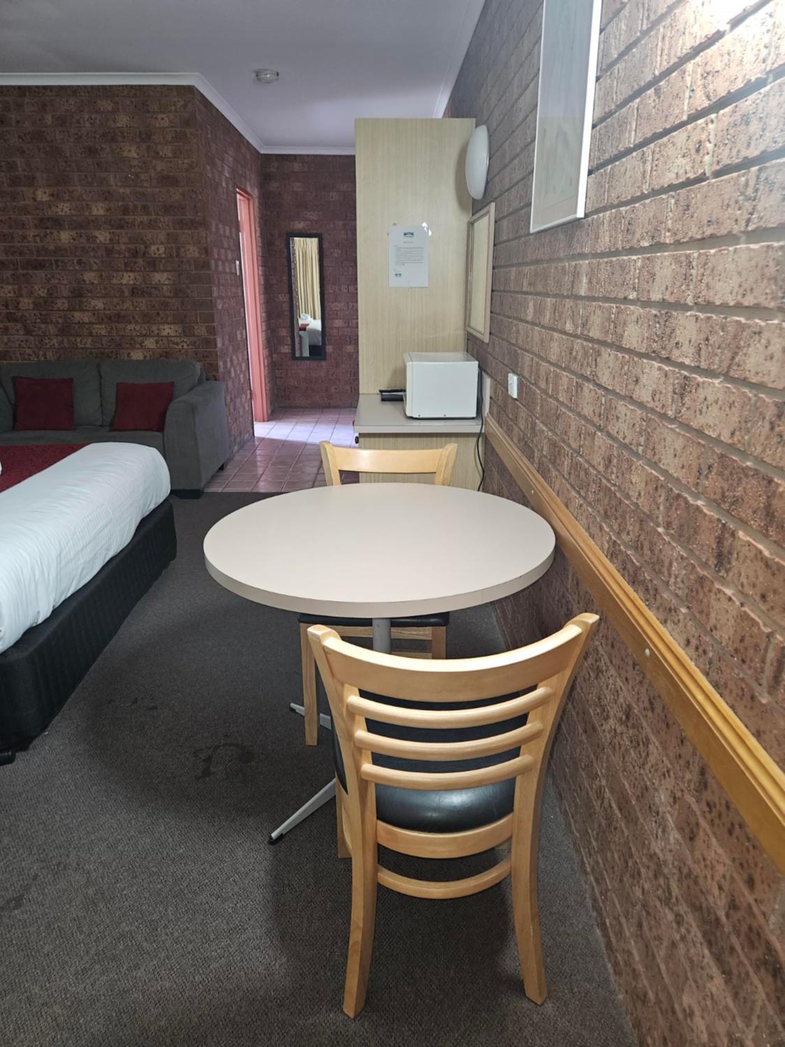 Courtyard Motor Inn