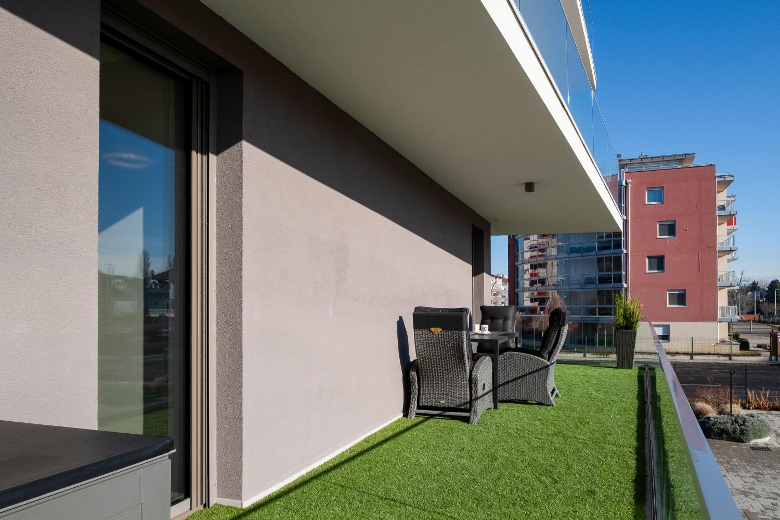 MyFlat Coral Estrellita Apartment