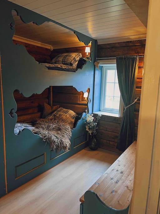 Smie på sjarmerende og historisk gård