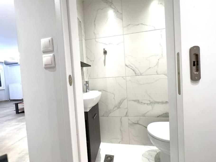 2-Bed Gem in Serene Locale