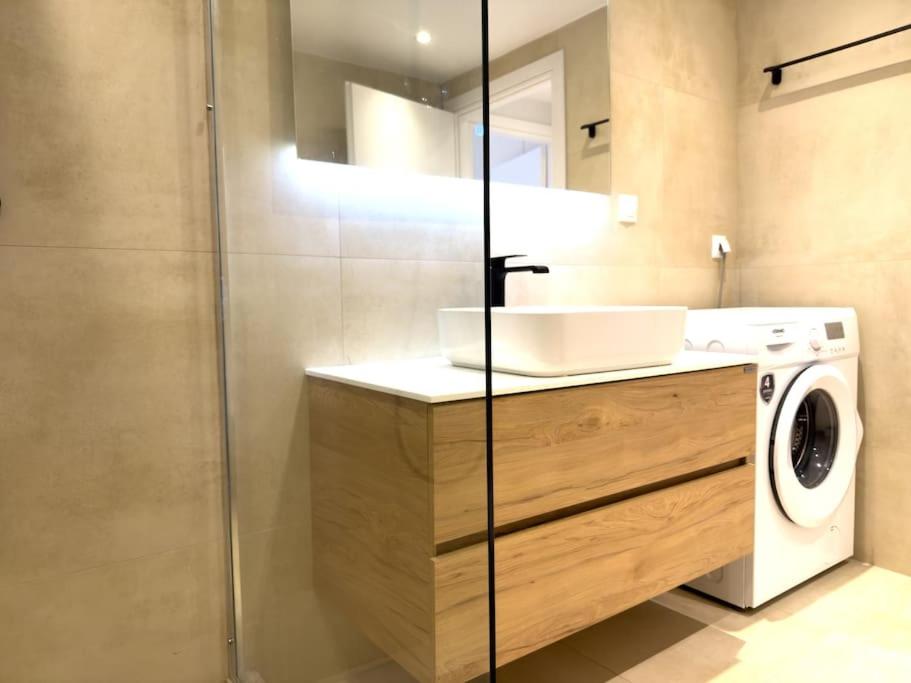 2-Bed Gem in Serene Locale