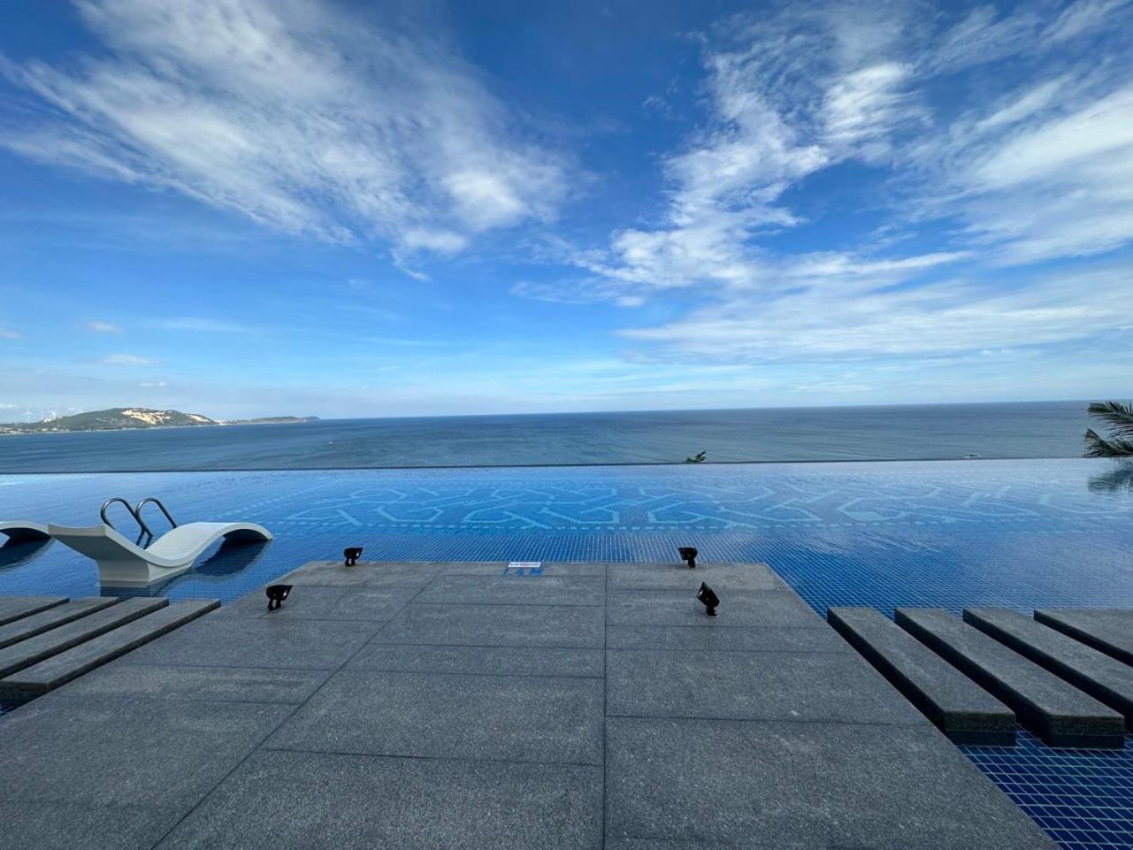 Mandala Pearl Azure Retreat view 5