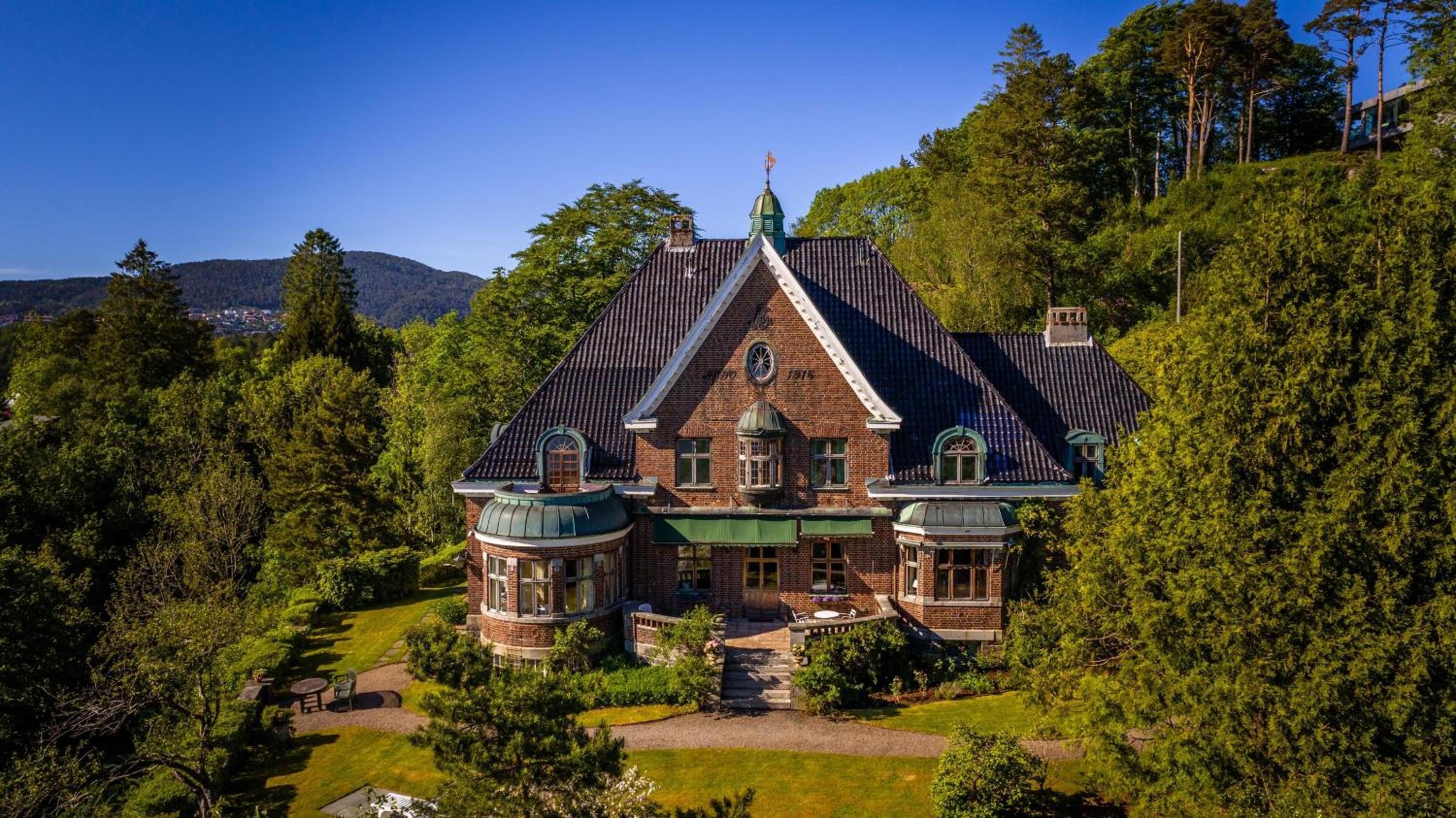 Luxury Historic Villa with private coastline view 3