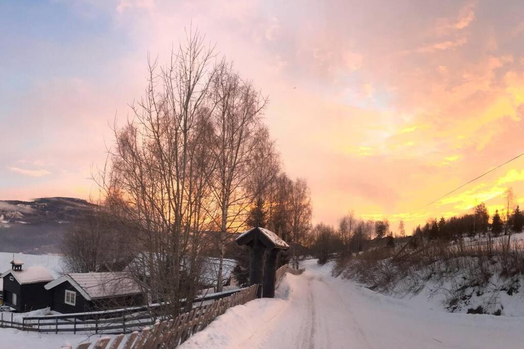 Sjarmerende tømmerhytte på gårdstun view 5