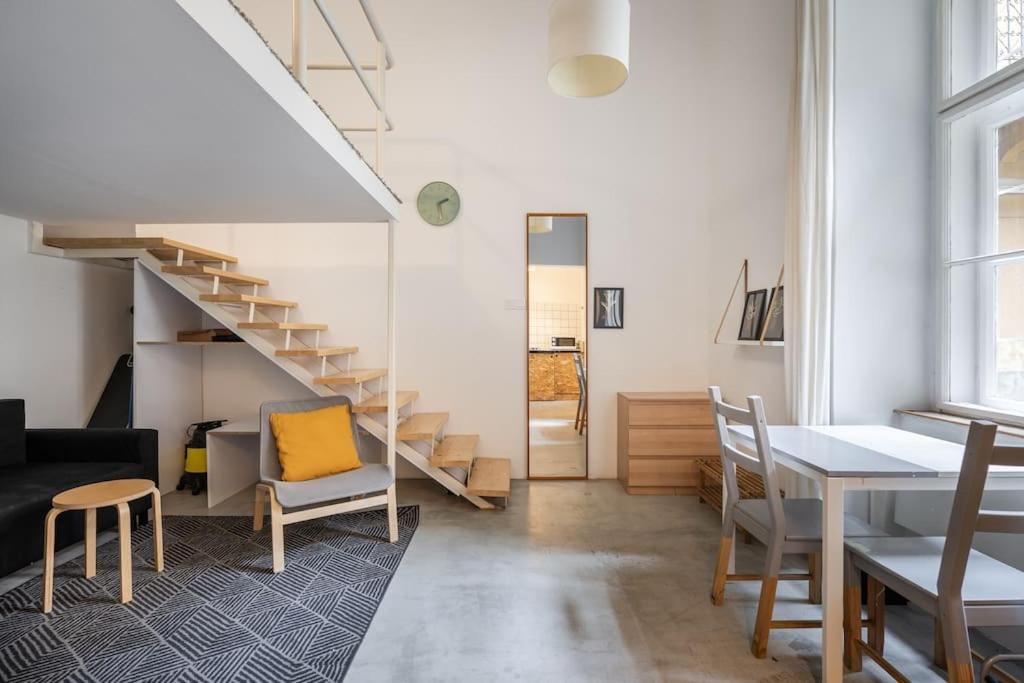Stylish studio in the city center view 5