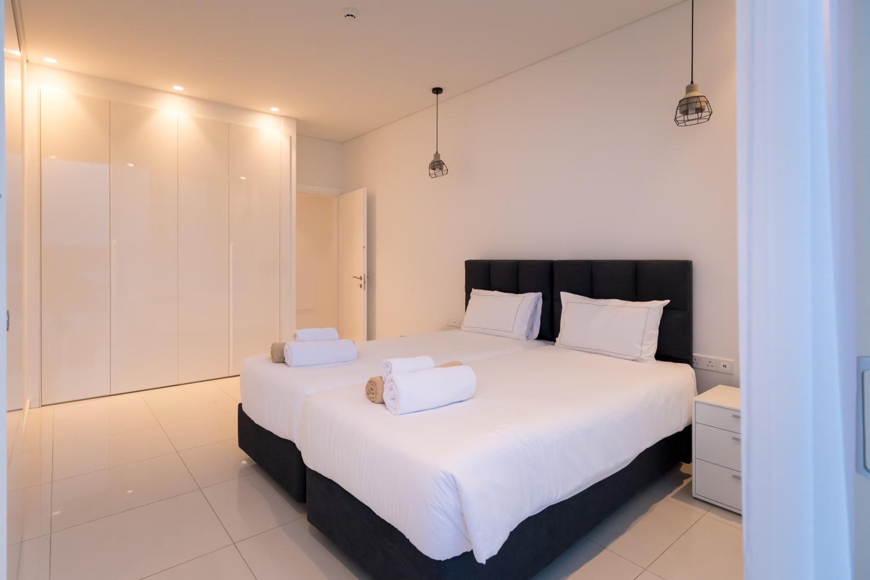 Seaview Luxury Villa Jacuzzi & Pool! 2 Min Beach