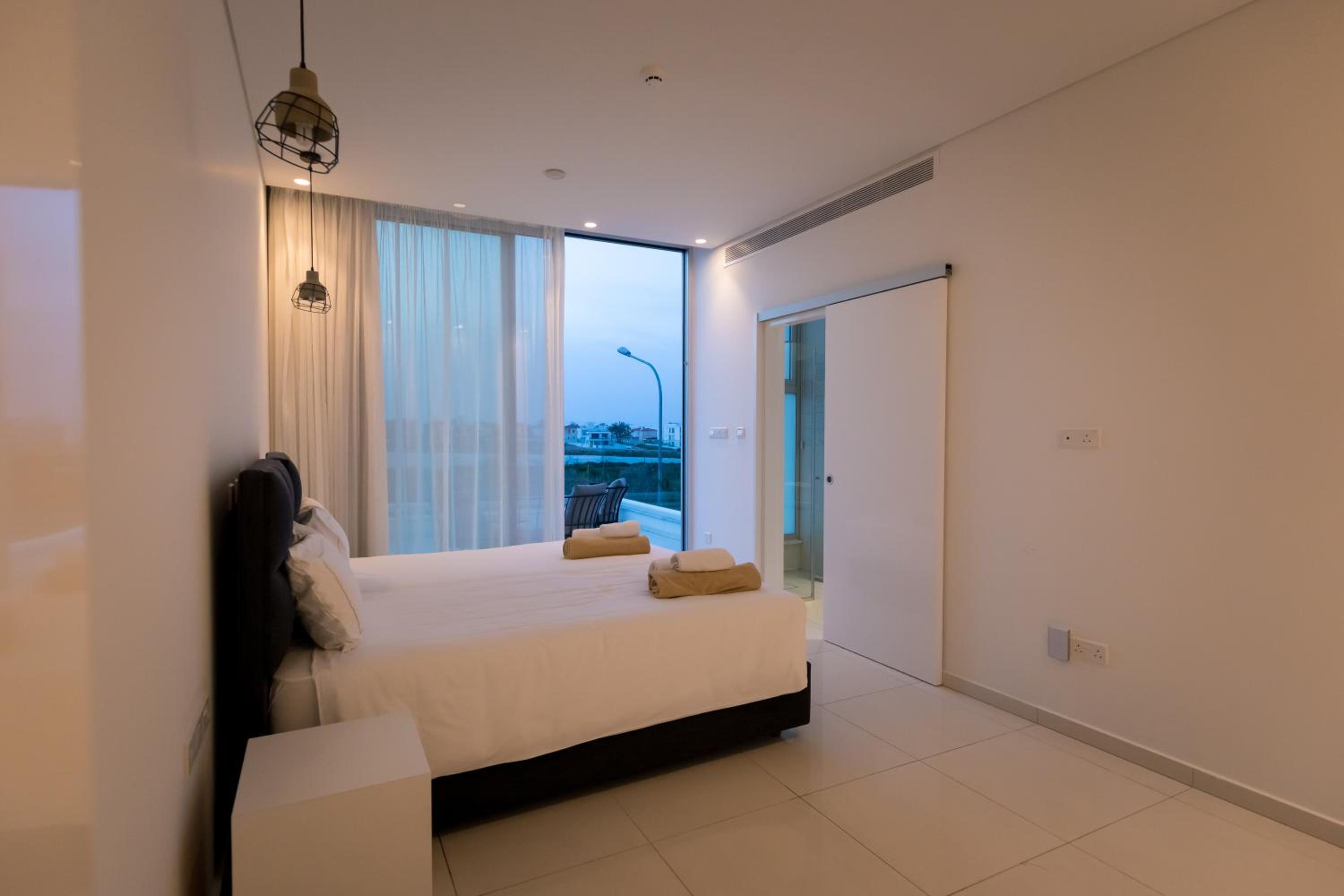 Seaview Luxury Villa Jacuzzi & Pool! 2 Min Beach