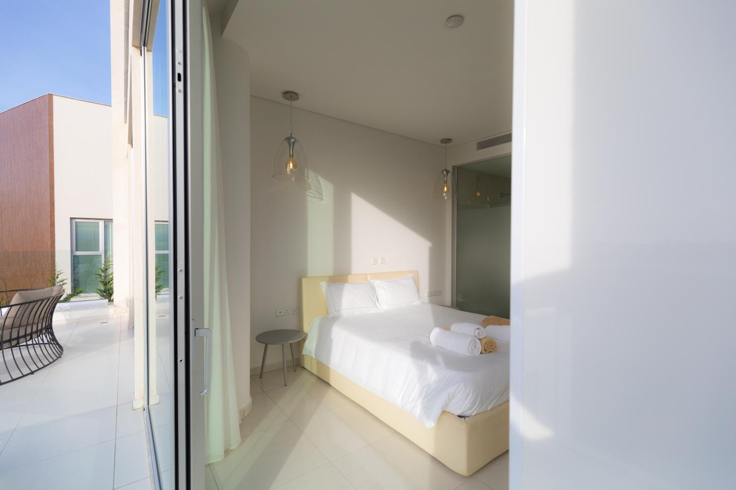 Seaview Luxury Villa Jacuzzi & Pool! 2 Min Beach