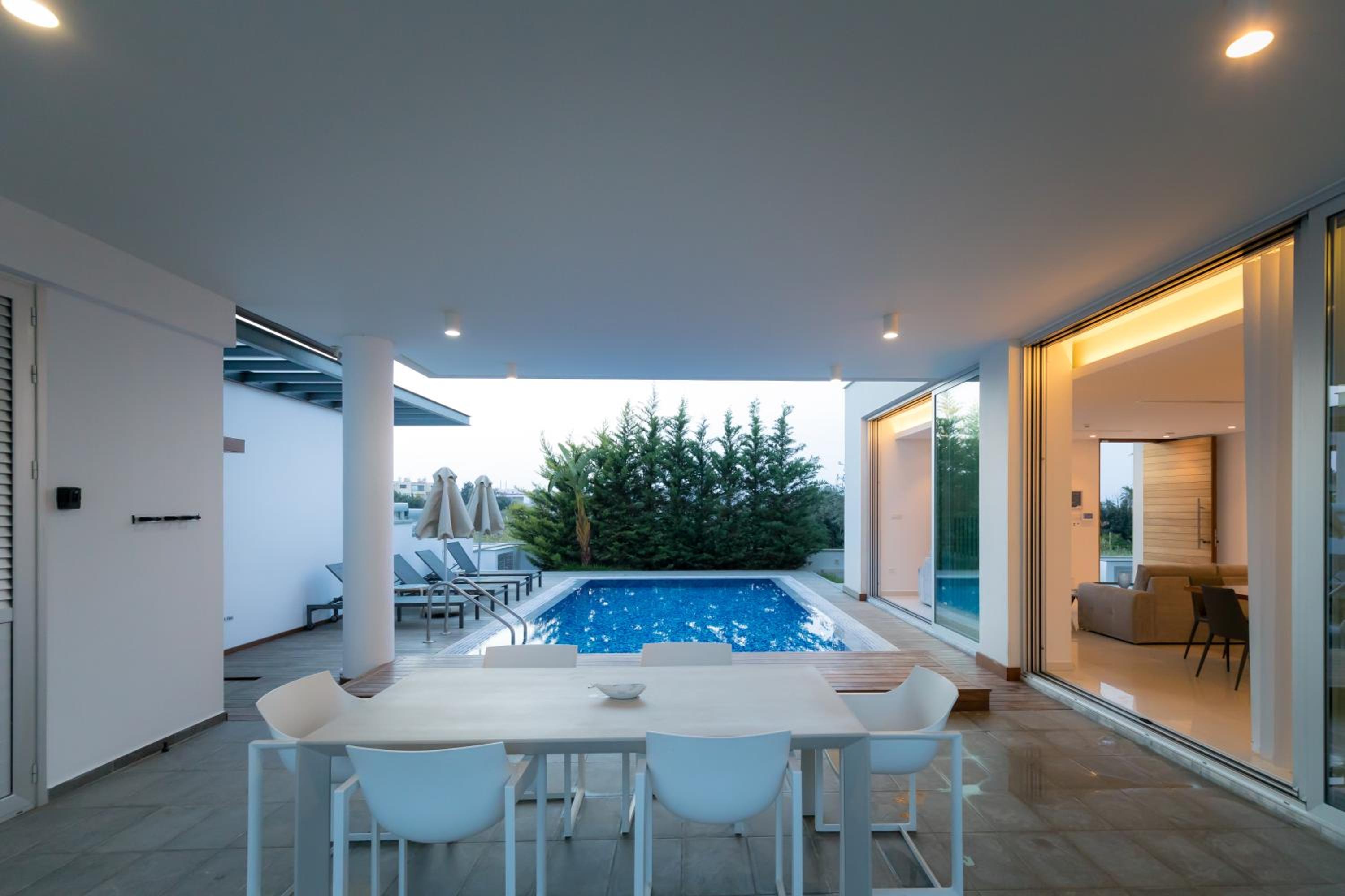 Seaview Luxury Villa Jacuzzi & Pool! 2 Min Beach