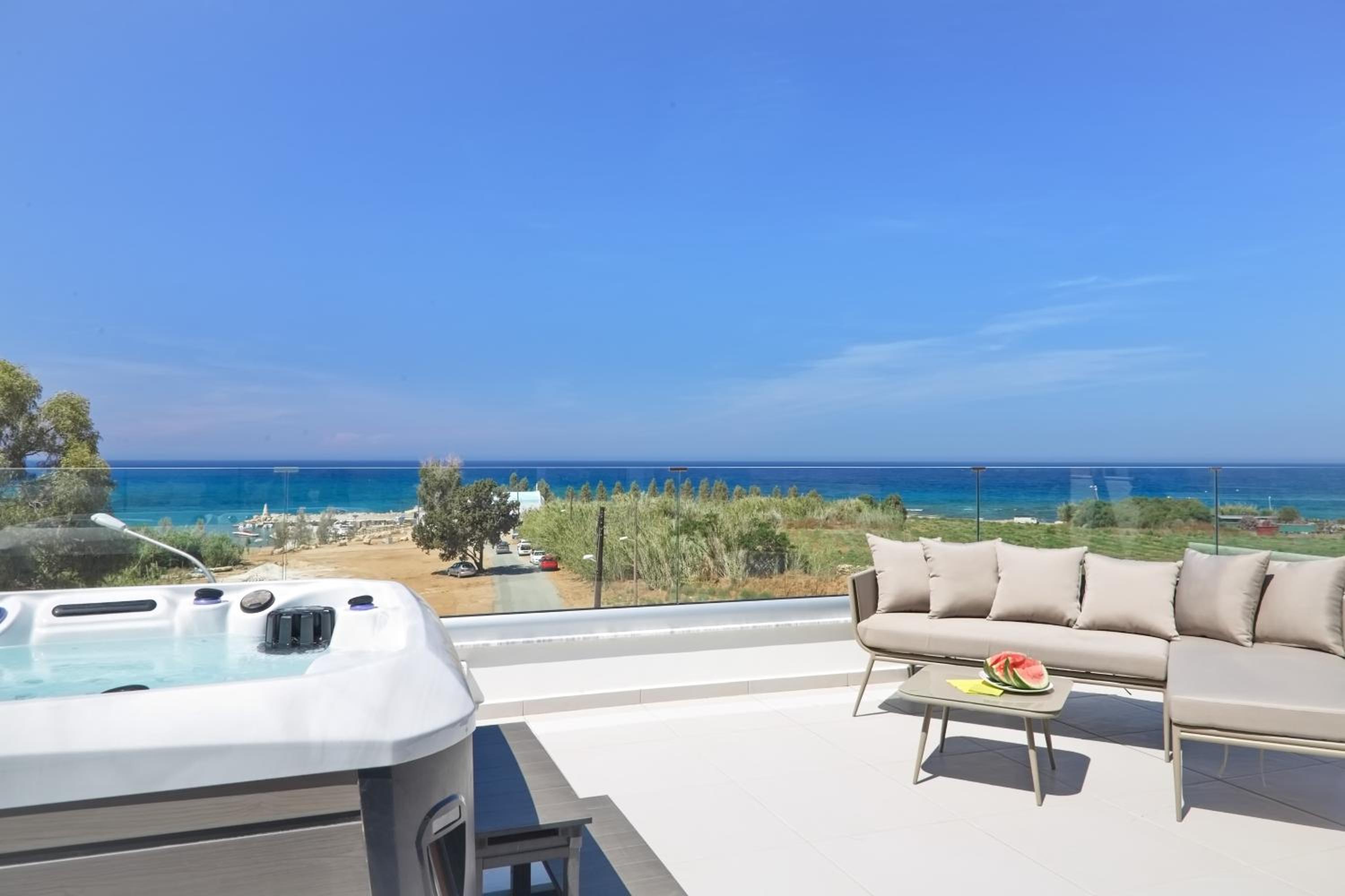 Seaview Luxury Villa Jacuzzi & Pool! 2 Min Beach