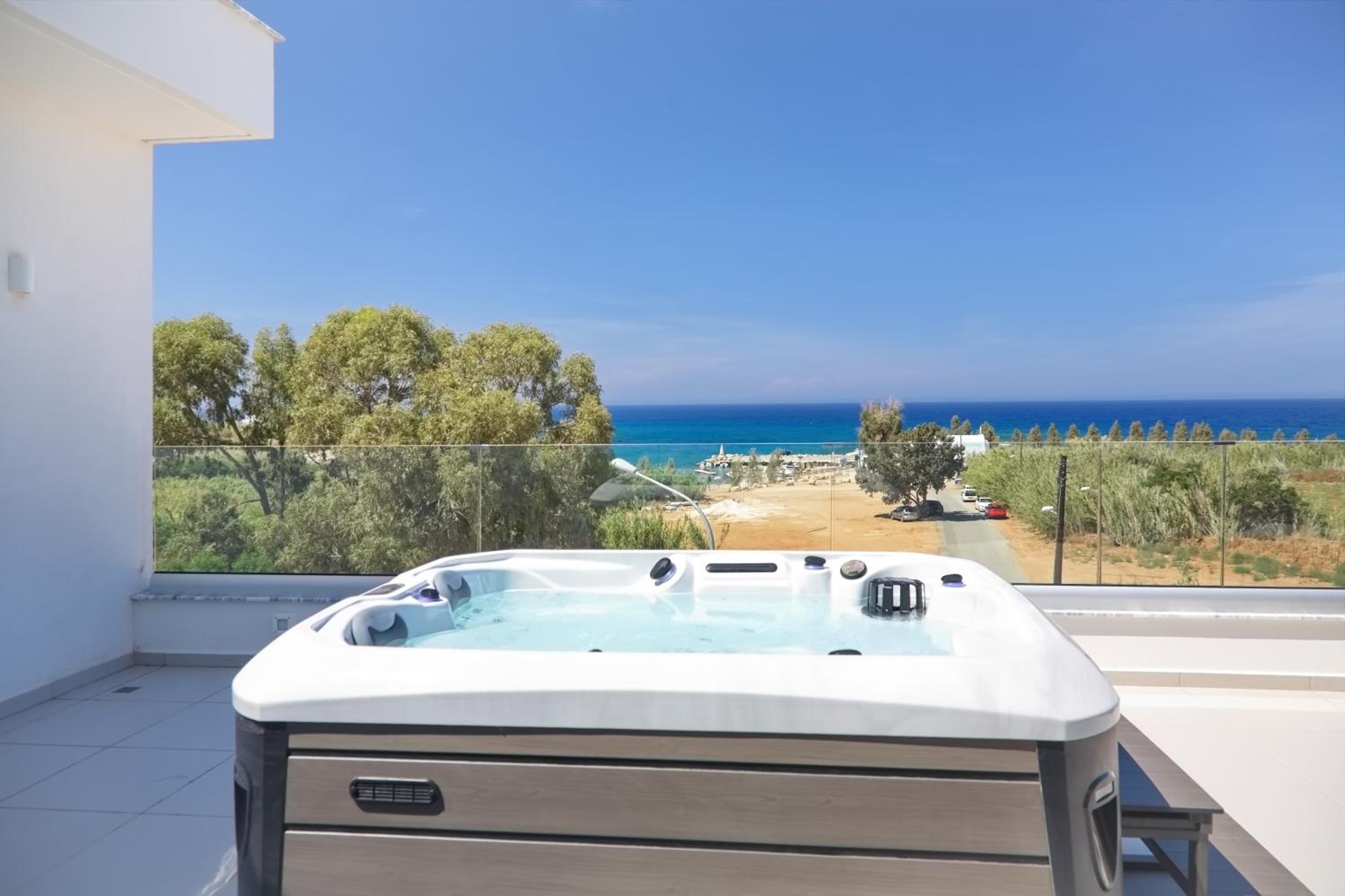 Seaview Luxury Villa Jacuzzi & Pool! 2 Min Beach