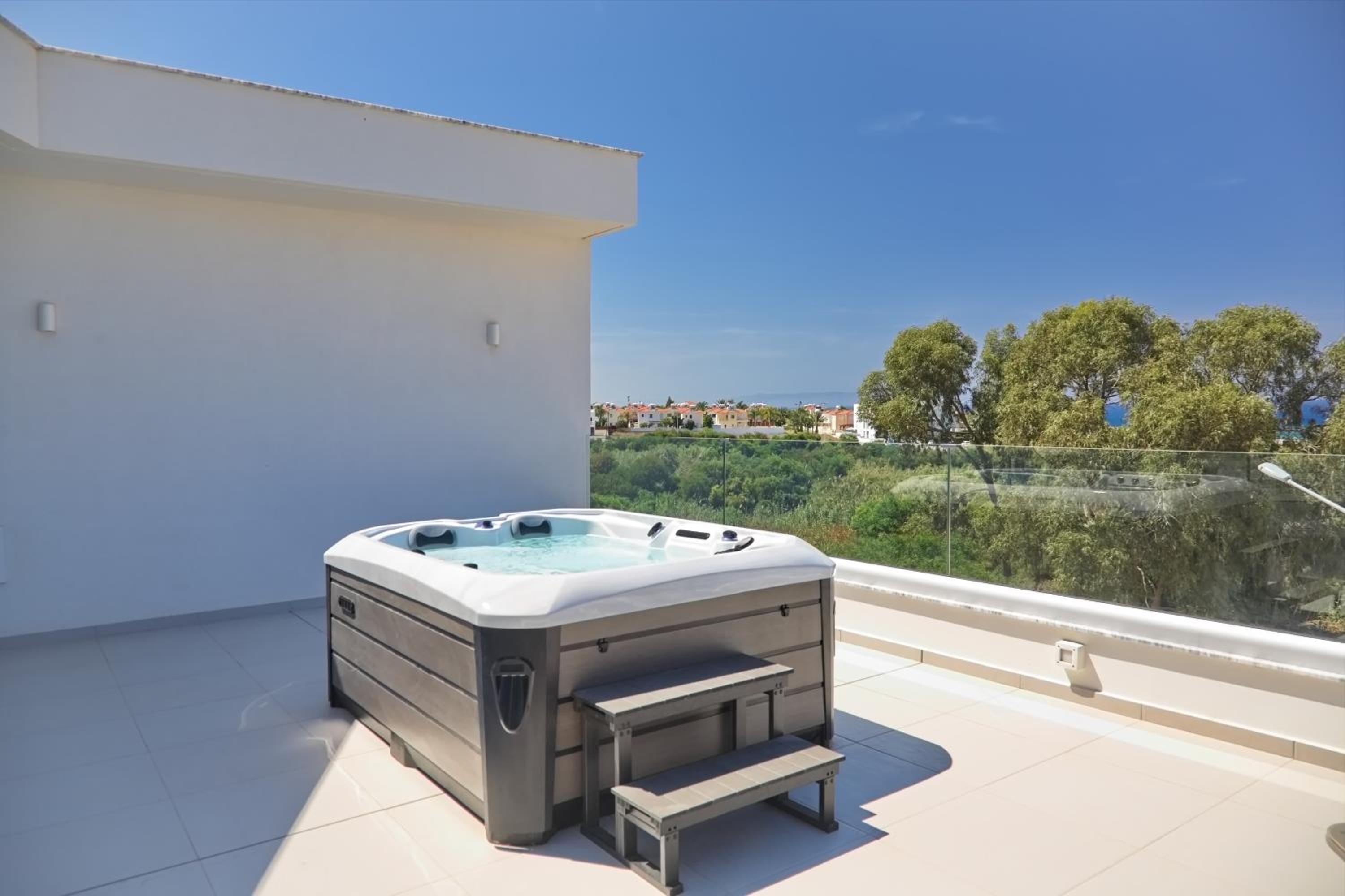 Seaview Luxury Villa Jacuzzi & Pool! 2 Min Beach