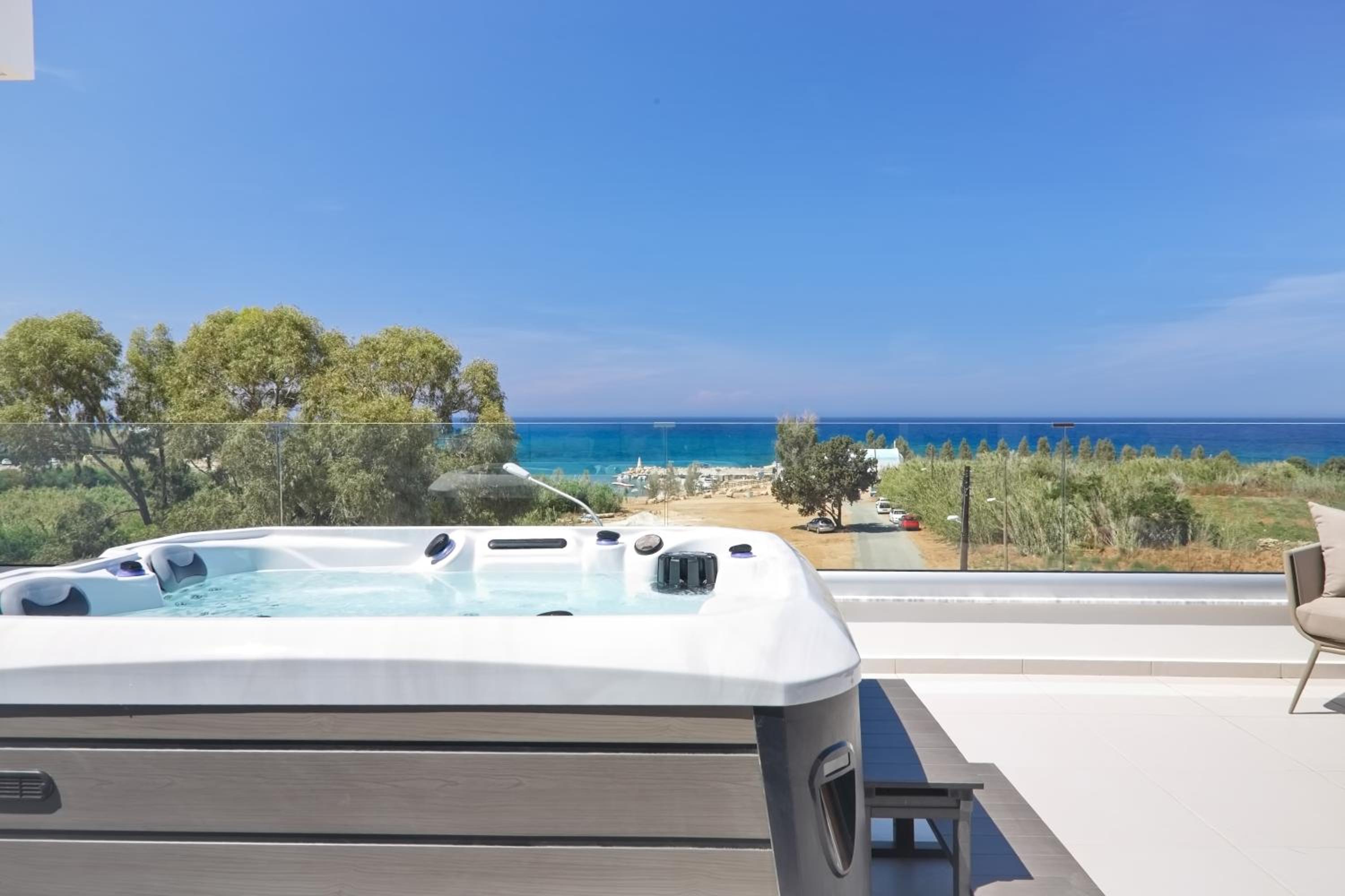 Seaview Luxury Villa Jacuzzi & Pool! 2 Min Beach