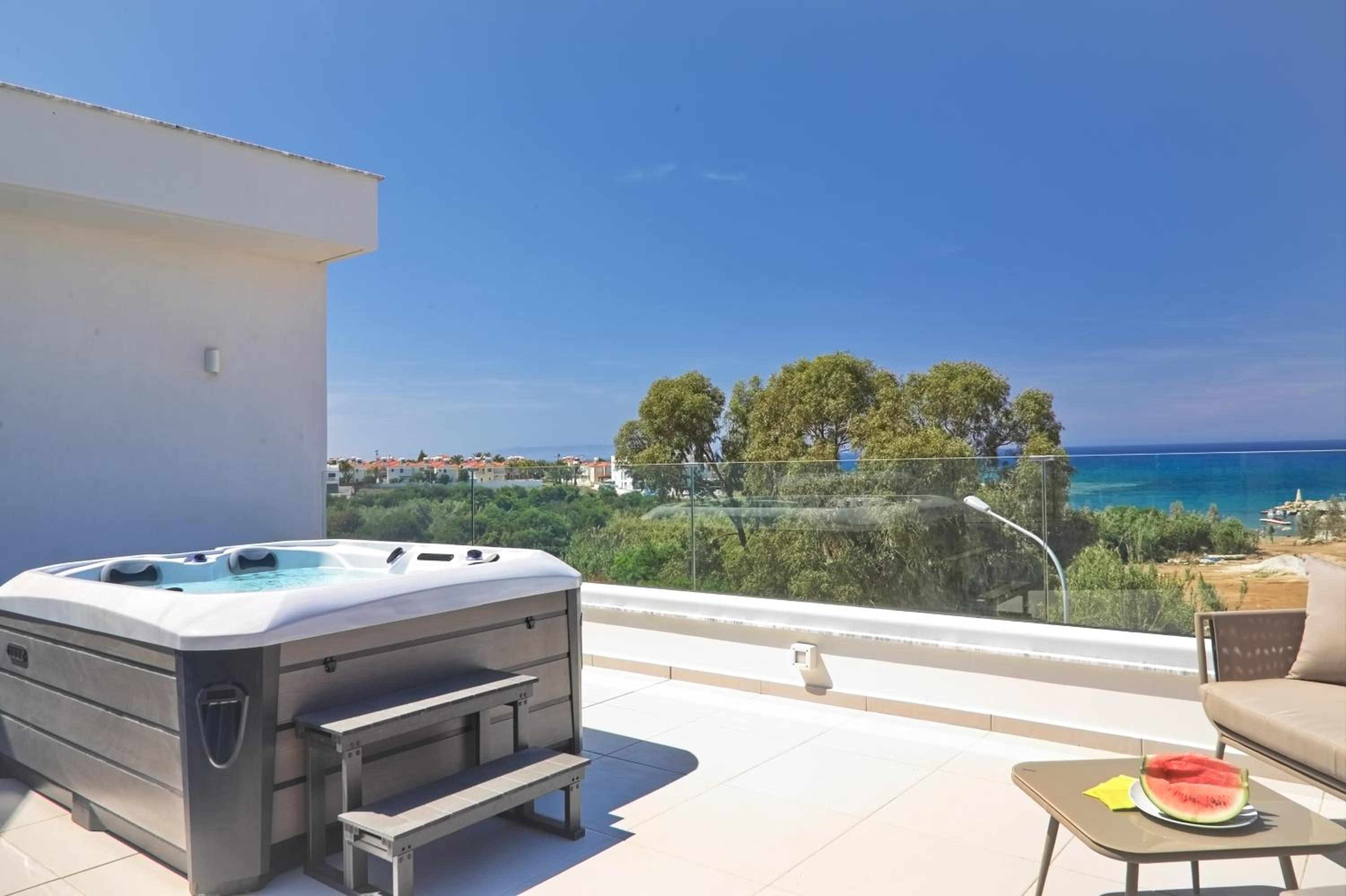 Seaview Luxury Villa Jacuzzi & Pool! 2 Min Beach
