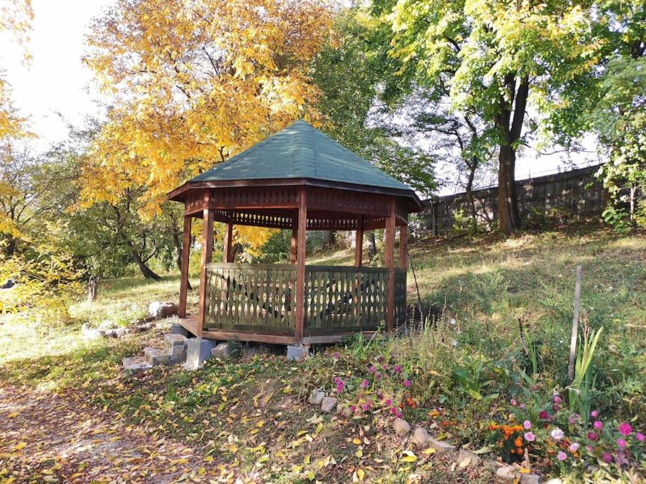 Arboretum Guesthouse view 5