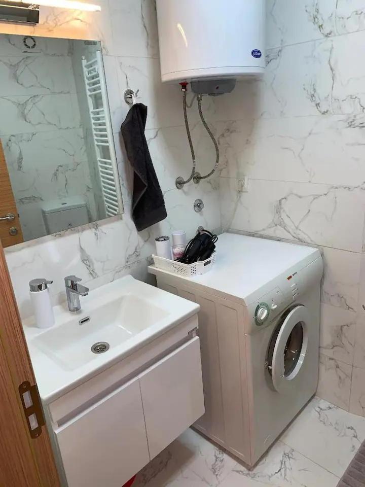 Brand New, Modern & Cozy apartment in Central area view 4