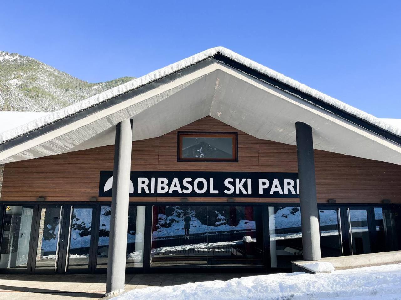Iconic - A Pie De Pistas En 1 Minuto - Terraza con Vistas al Valle Arinsal - Parking Gratis l by BonesVacances