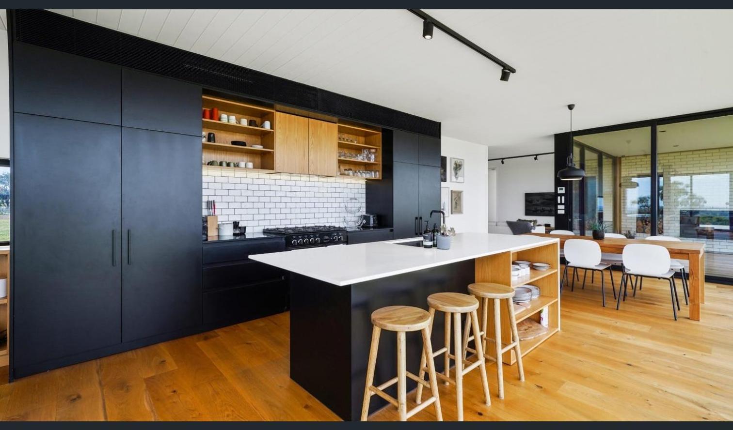 Spectacular Kangaroobie Cabin
