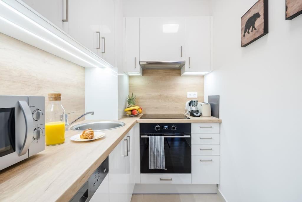 Marina apartment at Danube - FREE PRIVATE PARKING! view 3