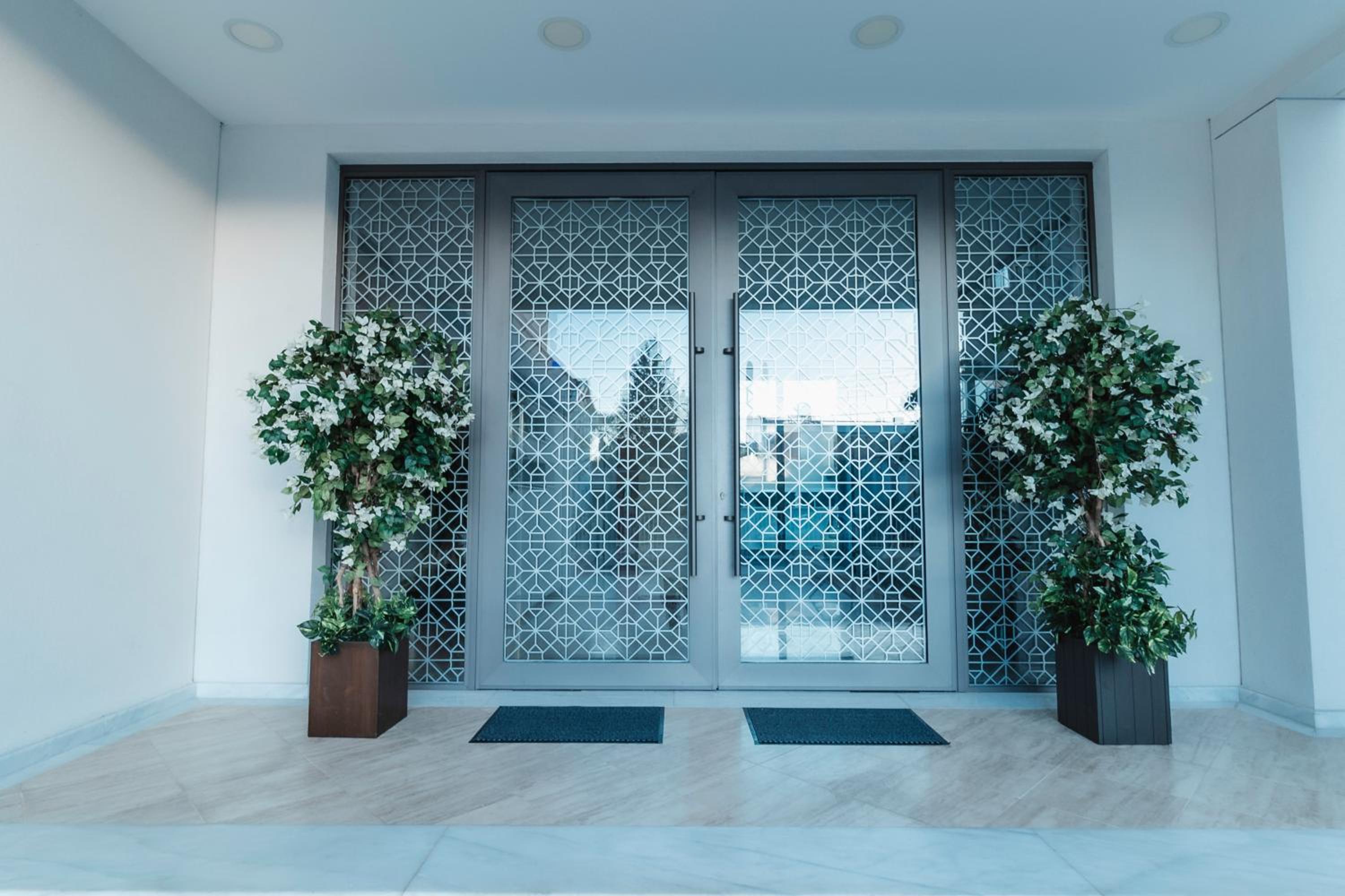 16 EXECUTIVE SUITES