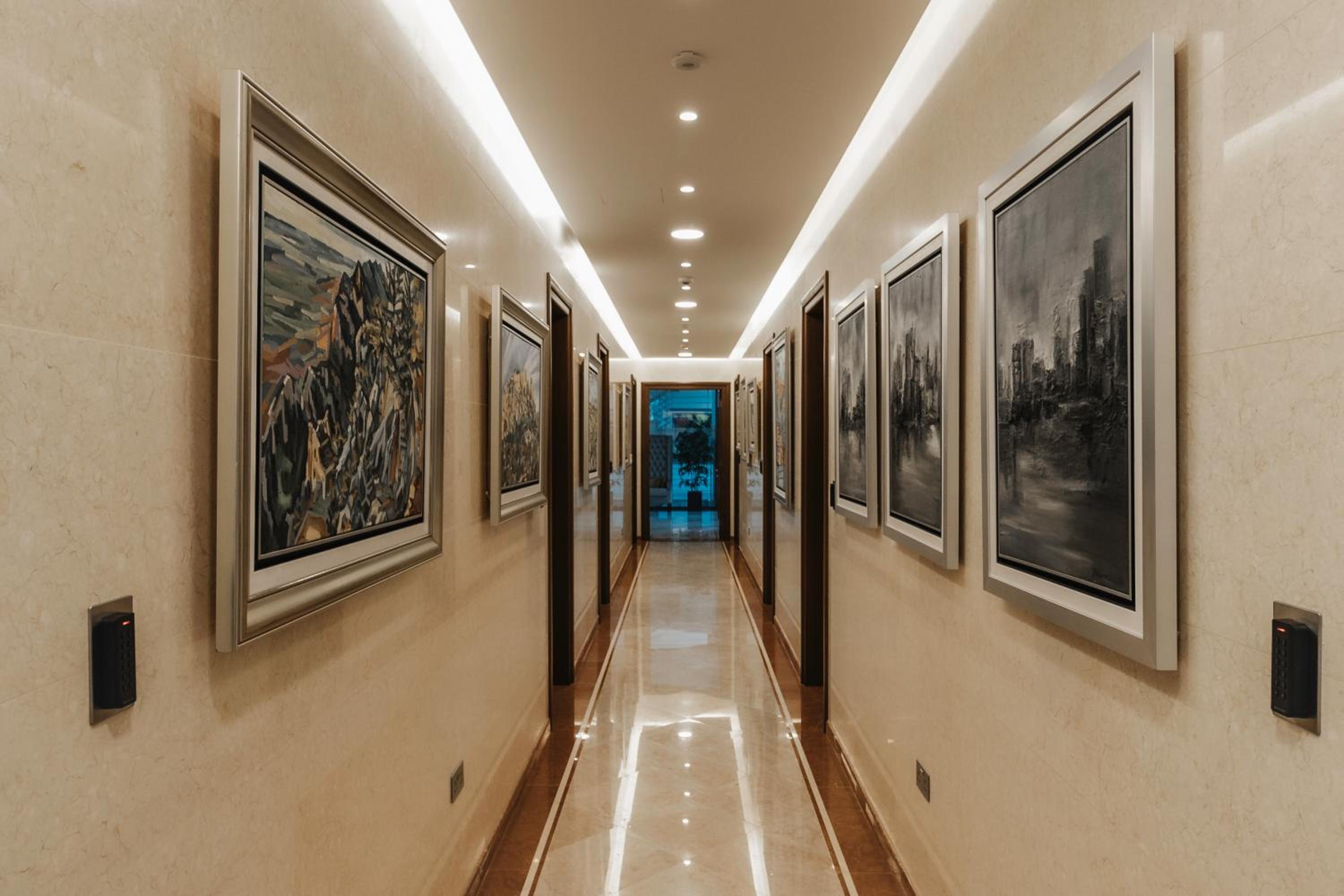 16 EXECUTIVE SUITES