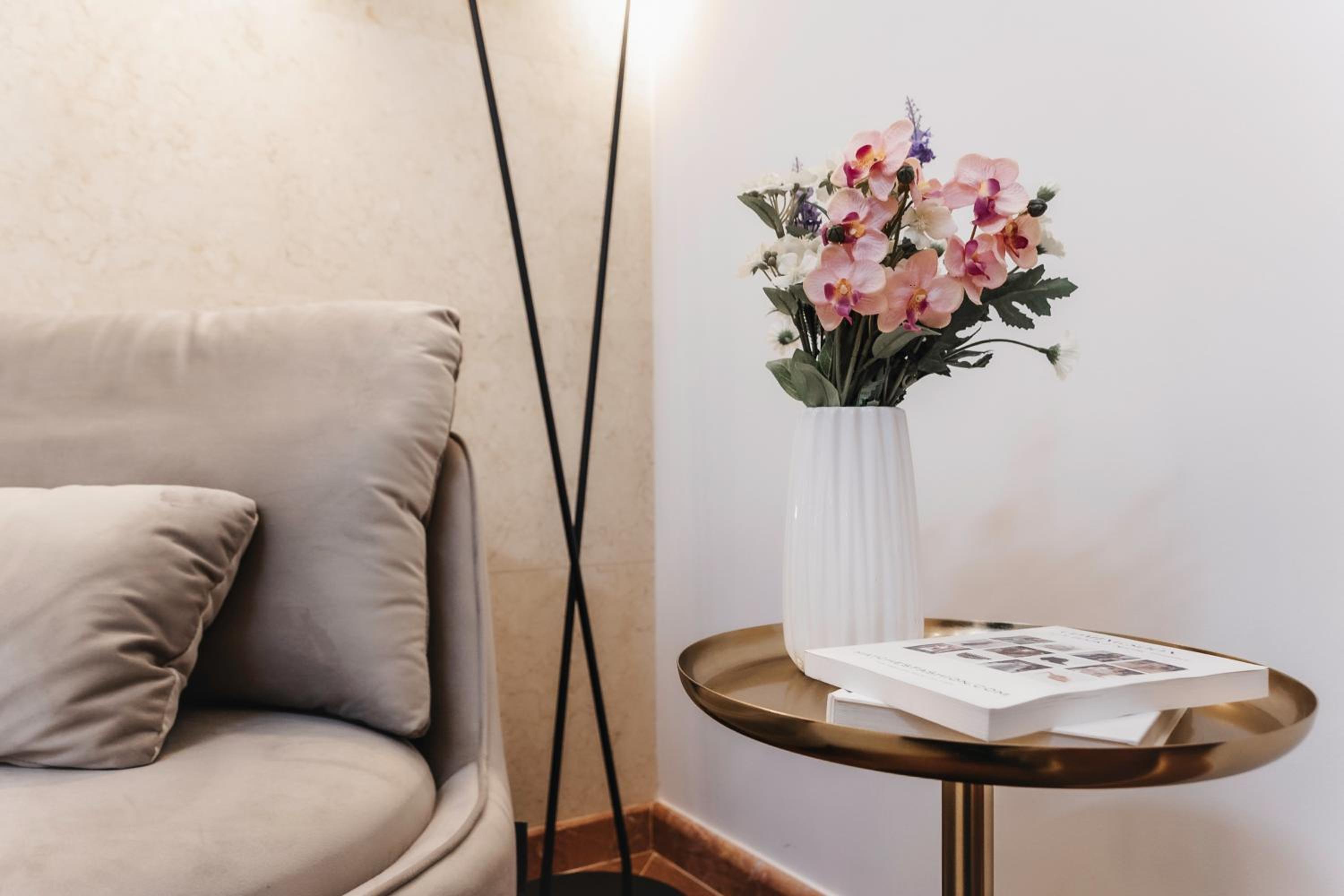 16 EXECUTIVE SUITES