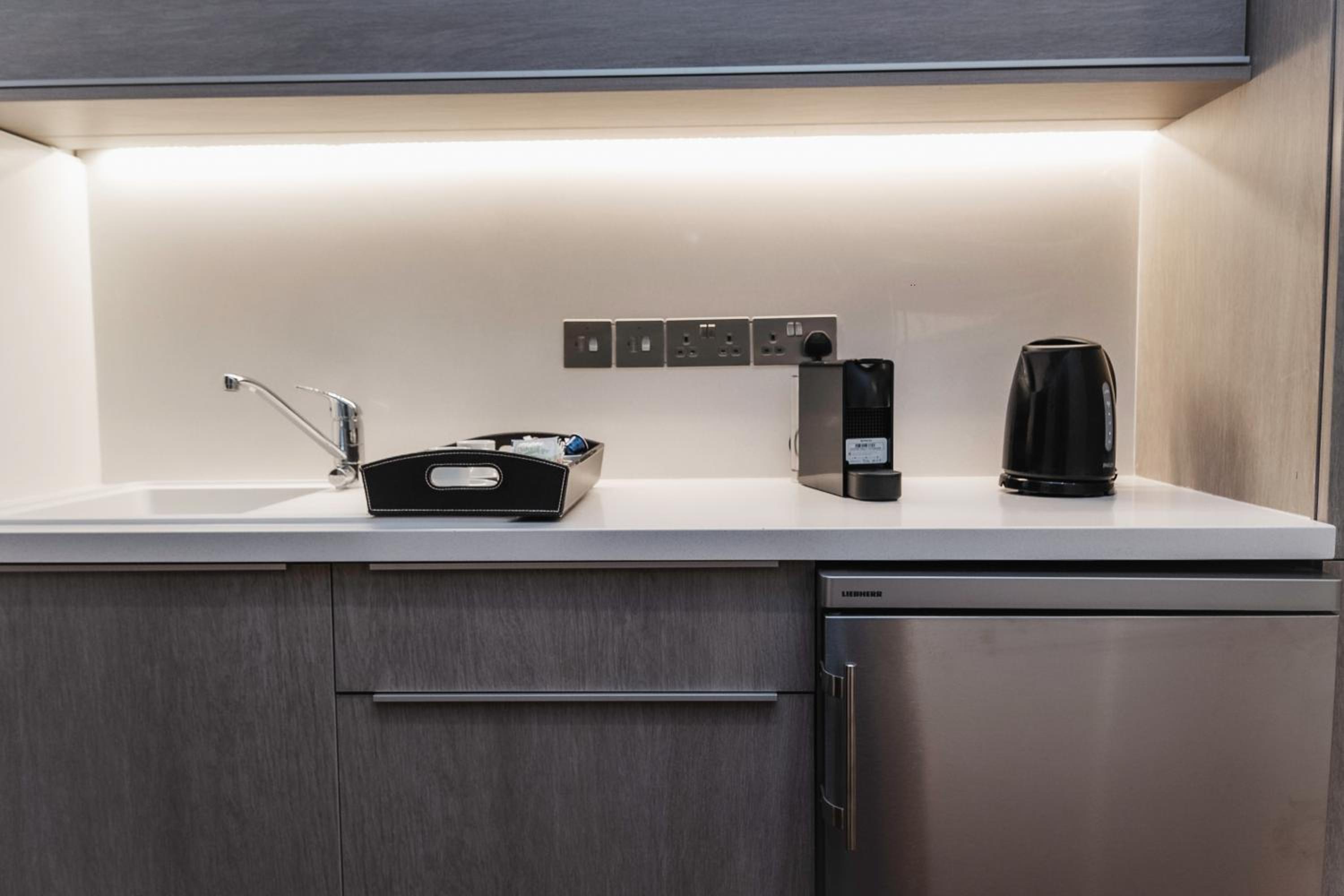16 EXECUTIVE SUITES