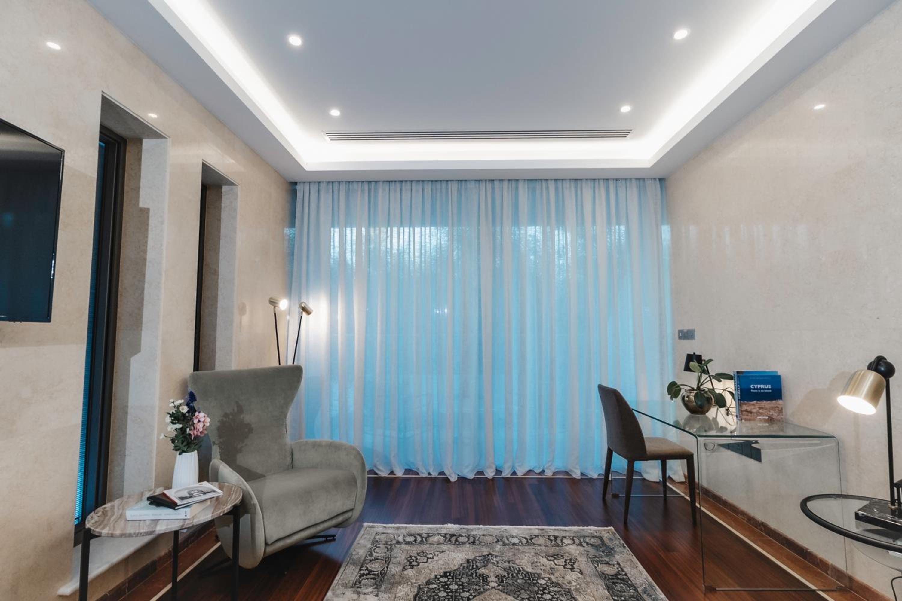 16 EXECUTIVE SUITES