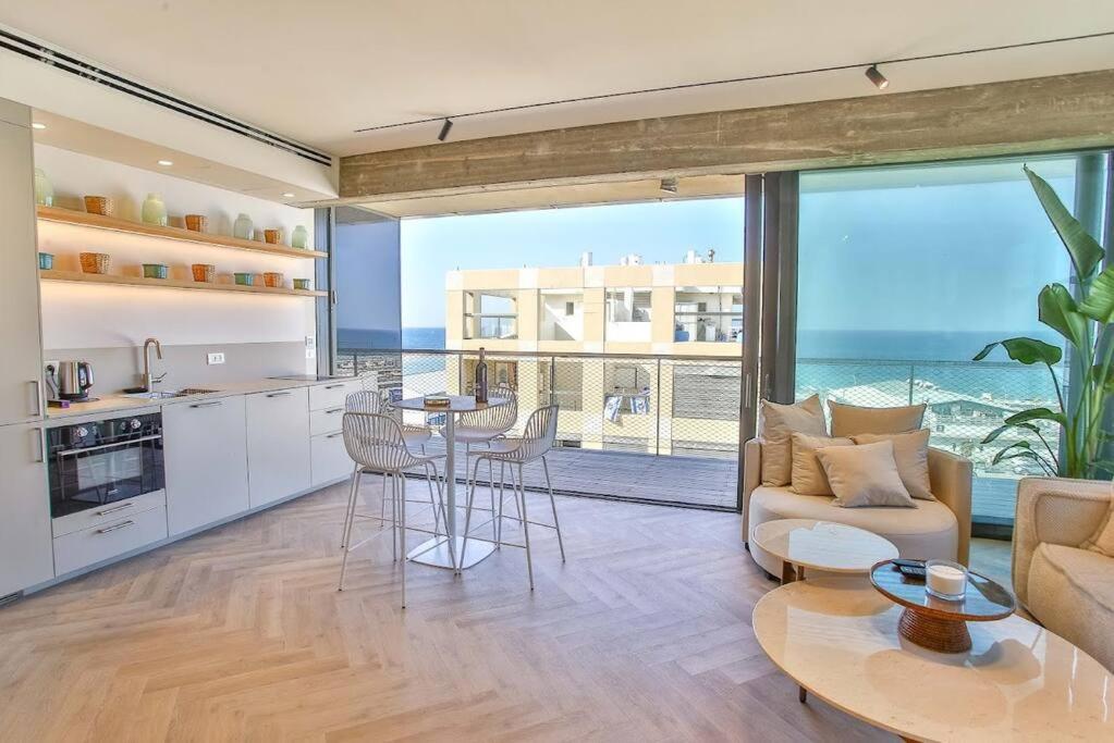 High End 1BD Beach Apartment view 5