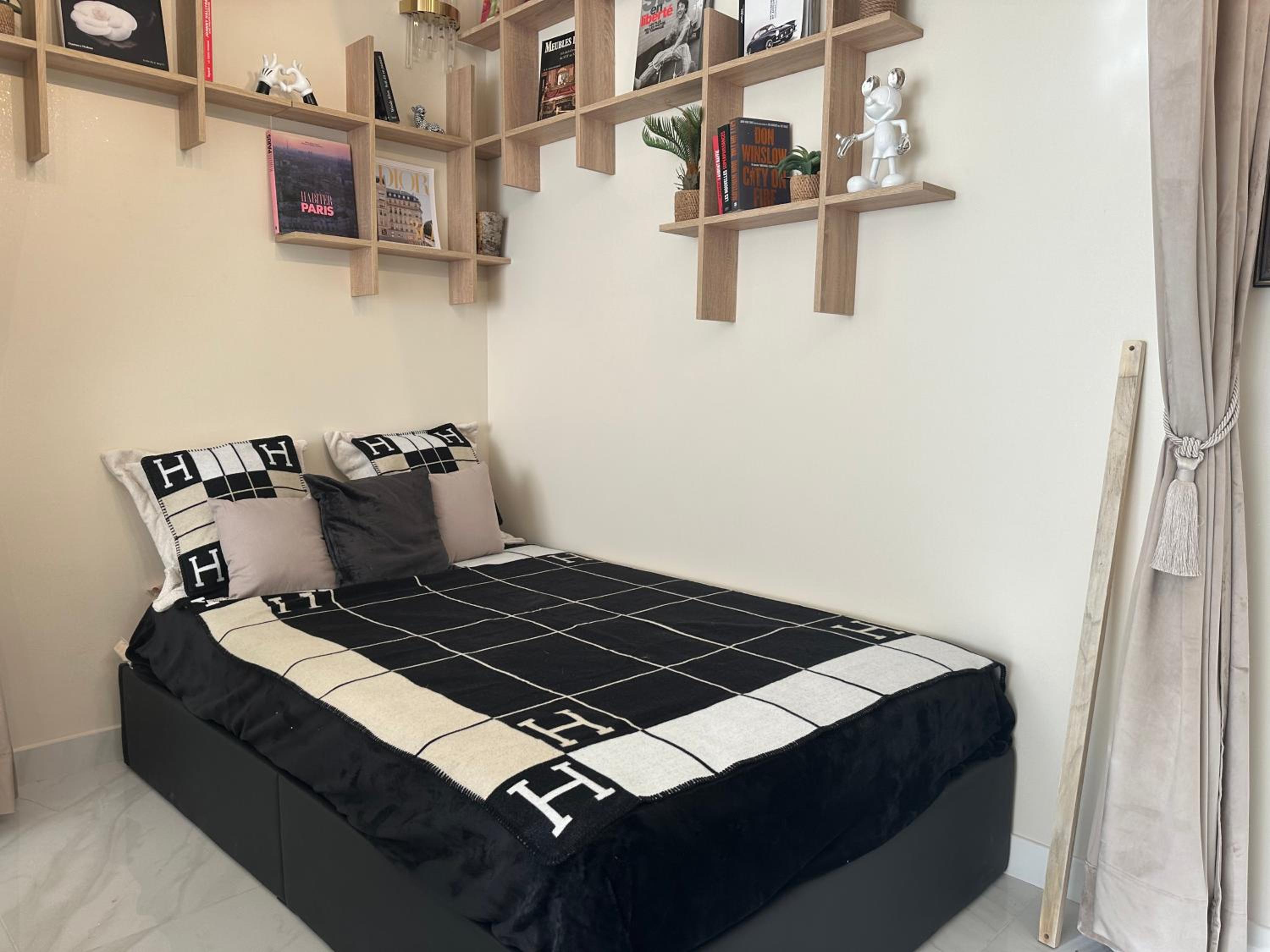 ARC DE TRIOMPHE-CARNOT Luxury & Design