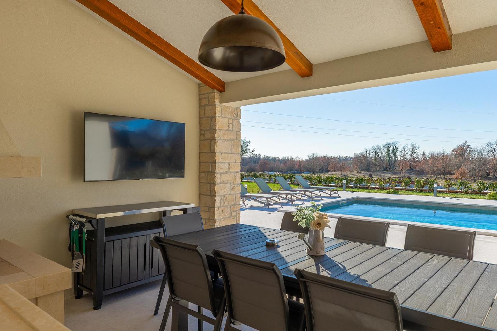 Beautiful villa Jurasi with outdoor pool in Tinjan view 2