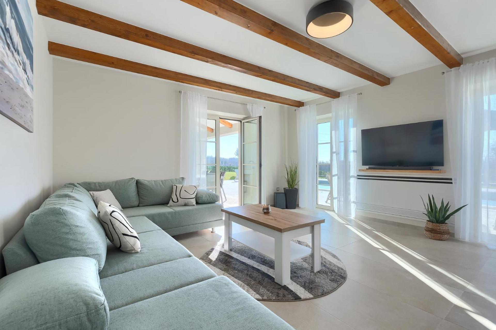 Beautiful villa Jurasi with outdoor pool in Tinjan view 5