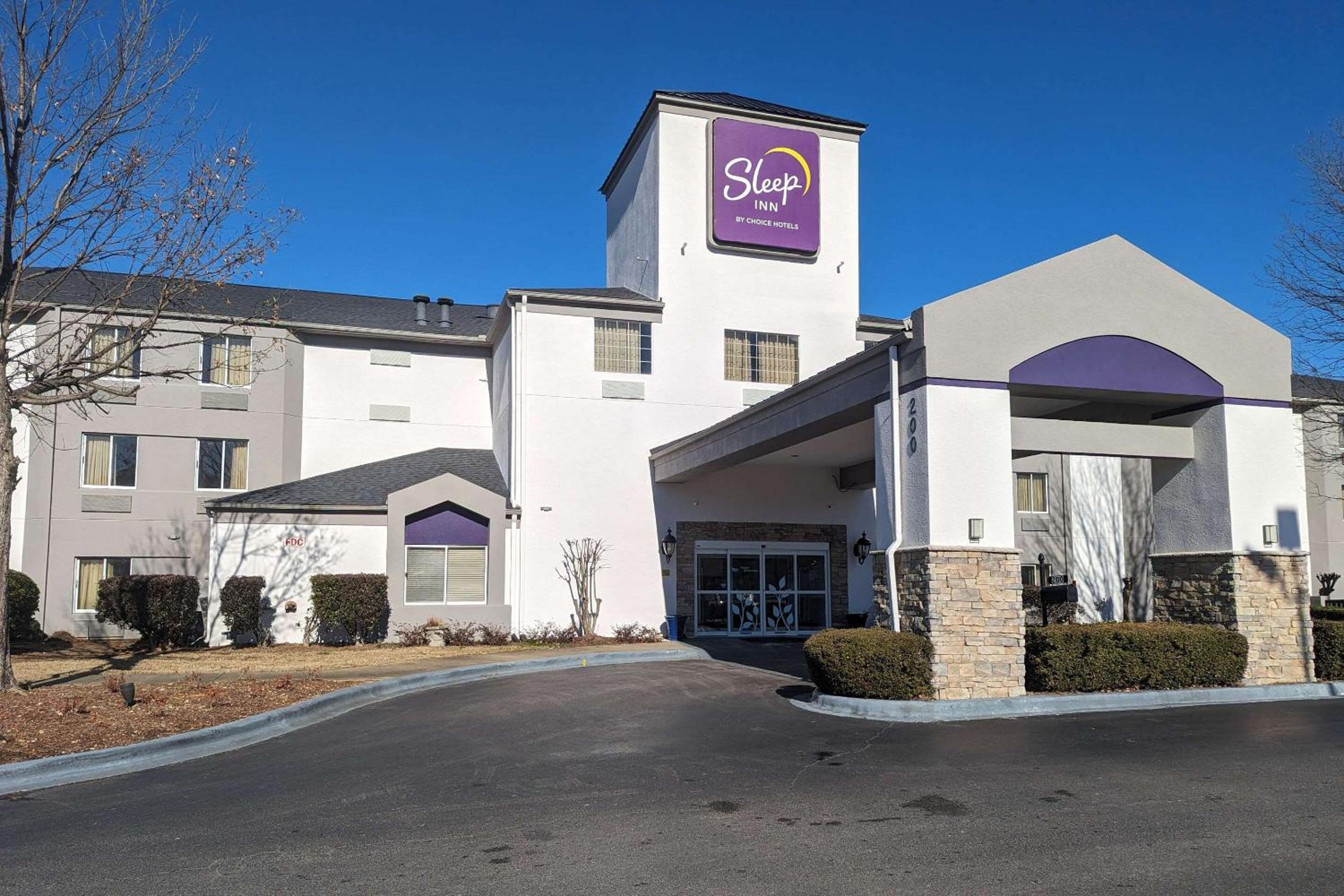 Birmingham Vacations - Sleep Inn Pelham Oak Mountain - Property Image 2