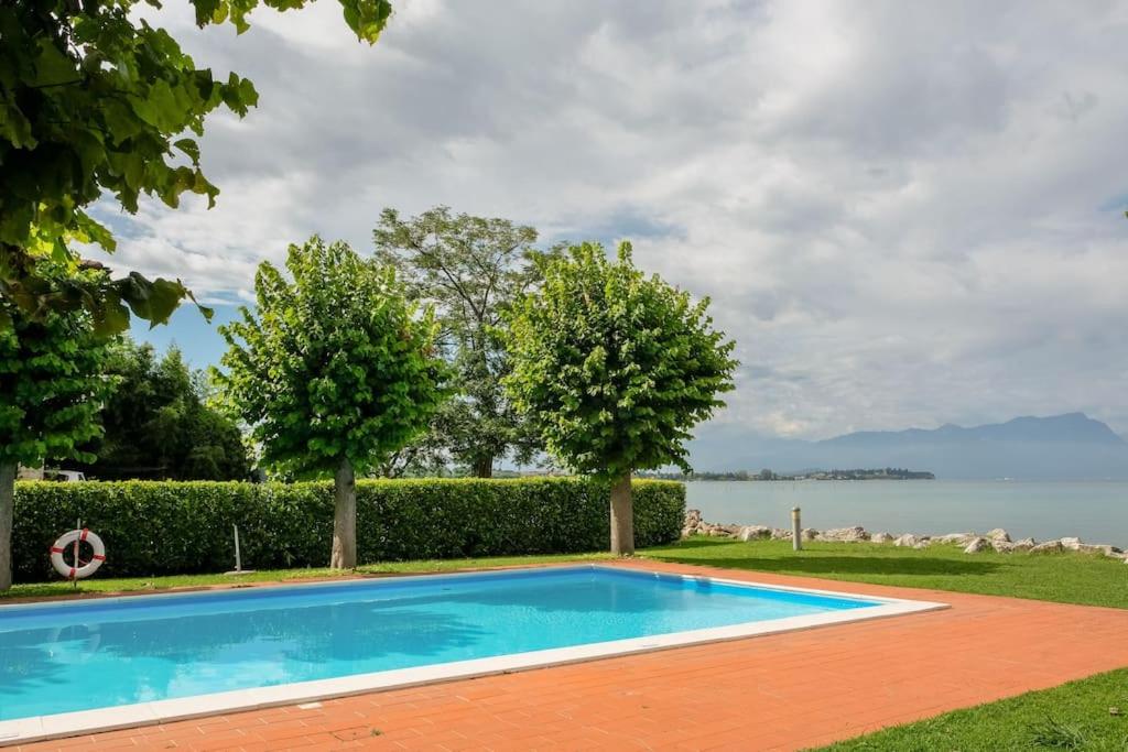 Timetofreedom Wohnung am Strand mit Pool
