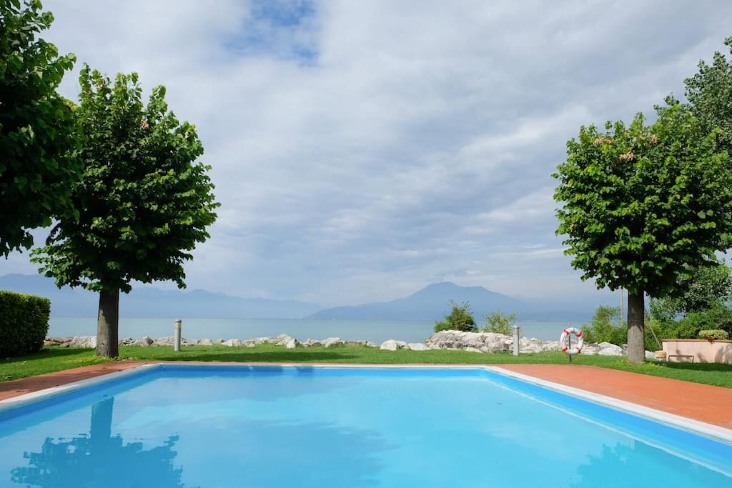 Timetofreedom Wohnung am Strand mit Pool