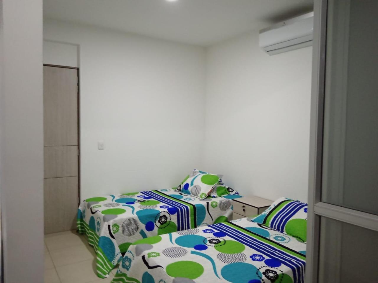 Aqualina green